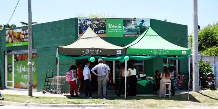 San Vicente | La UTT inauguró un punto de venta de sus productos en el barrio Eva Perón
