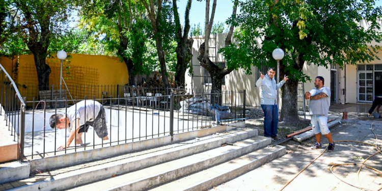 Educación | Mantegazza visitó las obras de puesta en valor del Jardín 901 de San Vicente