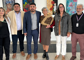 Presidente Perón | Autoridades de Cultura visitaron la muestra de artista peronense en el hospital Néstor  Kirchner