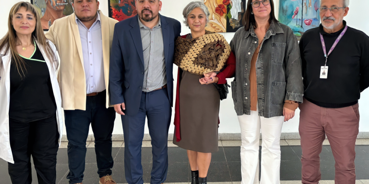 Presidente Perón | Autoridades de Cultura visitaron la muestra de artista peronense en el hospital Néstor  Kirchner