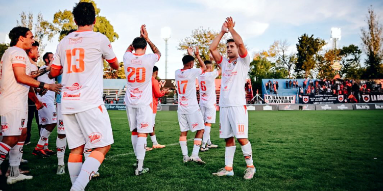 Fútbol | Bravo sigue en racha y le dio el triunfo a Estrella del Sur frente a Cañuelas en Adrogué