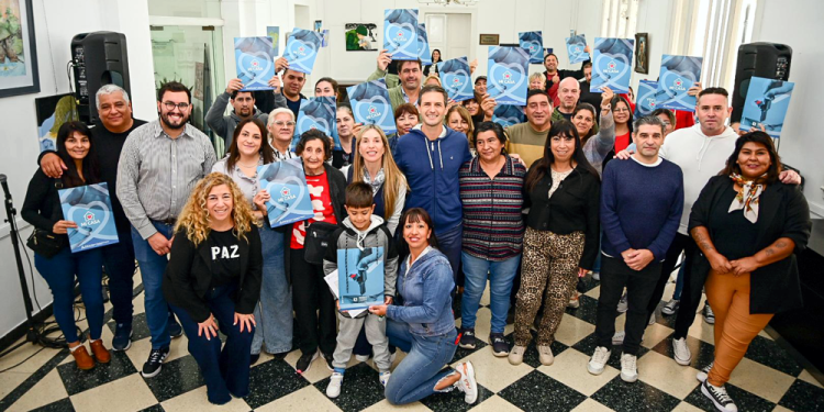 San Vicente | Regularización dominial: Mantegazza entregó nuevas escrituras a vecinos del distrito