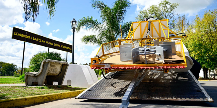 San Vicente | Destinan una nueva embarcación para la limpieza del espejo de agua de la laguna