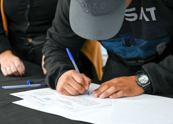 San Vicente | Mantegazza entregó contratos de adjudicación y actas de posesión de lotes con servicios