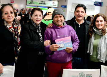 Transportes | Cantero y Marinucci otorgaron cascos y Pases Libres a vecinos de Presidente Perón