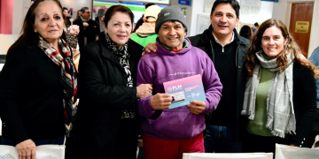 Transportes | Cantero y Marinucci otorgaron cascos y Pases Libres a vecinos de Presidente Perón