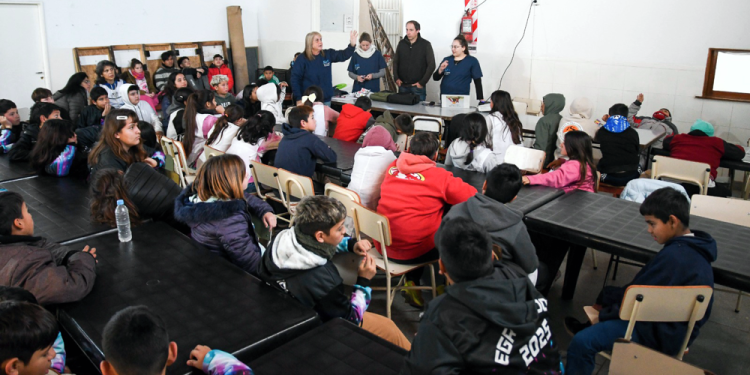 Educación | Zoonosis municipal promueve la tenencia responsable en escuelas de San Vicente