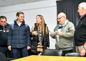 San Vicente | Entregaron fondos de la Fiesta de la Miel a los Bomberos Voluntarios de San Vicente