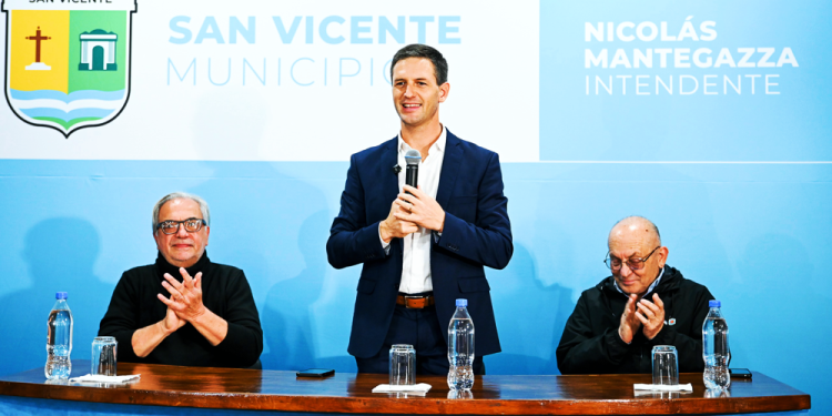 San Vicente | 118 familias sanvicentinas recibieron el título de propiedad de sus viviendas