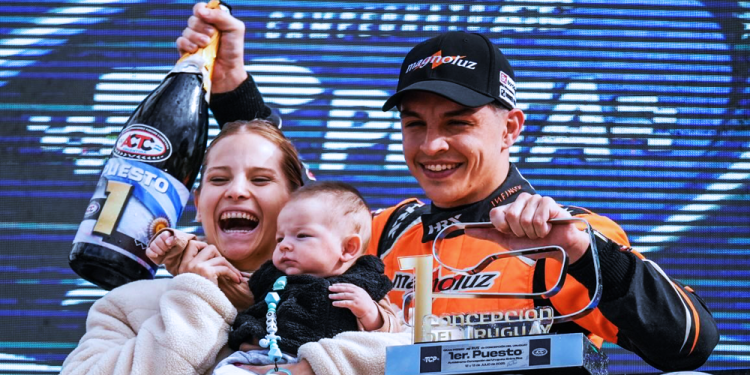TC Pista | Gastón Iansa ganó su primera carrera y lo festejó con su hijo en el podio