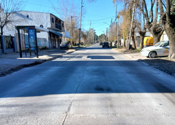 Presidente Perón | Bachean con hormigón un tramo de la avenida Arturo Jauretche