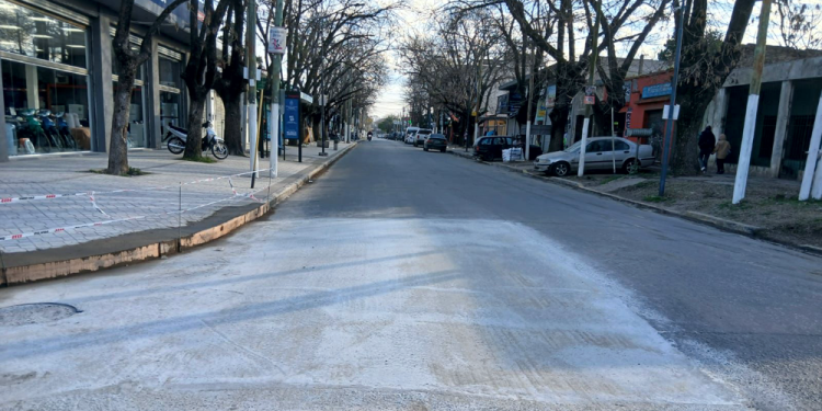 Presidente Perón | Continúan los bacheos en las avenidas Arturo Jauretche y Soberanía Nacional