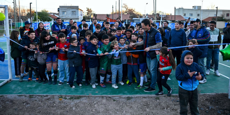 Deportes | El Municipio inauguró un playón deportivo y una cancha profesional de hockey