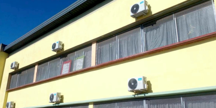 Educación | Instalan 26 equipos de aire acondicionado en la Escuela Primaria 14