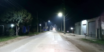 Presidente Perón | Recambian luminarias con tecnología LED en un tramo de la avenida Arturo Jauretche