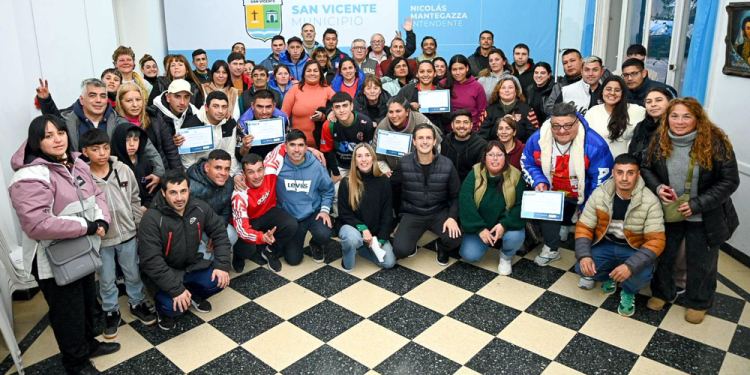 Deportes | Mantegazza entregó kits de infraestructura a 11 instituciones deportivas