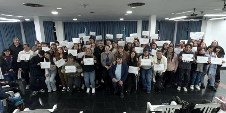 Presidente Perón | Cantero entregó certificados a 70 flamantes manipuladores de alimentos