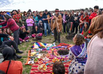 San Vicente | Celebraron el Día de la Pachamama, con música y ritual en la Laguna del Ojo