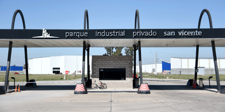 San Vicente | Empresa farmacéutica invierte en el Parque Industrial Privado sumando infraestructura