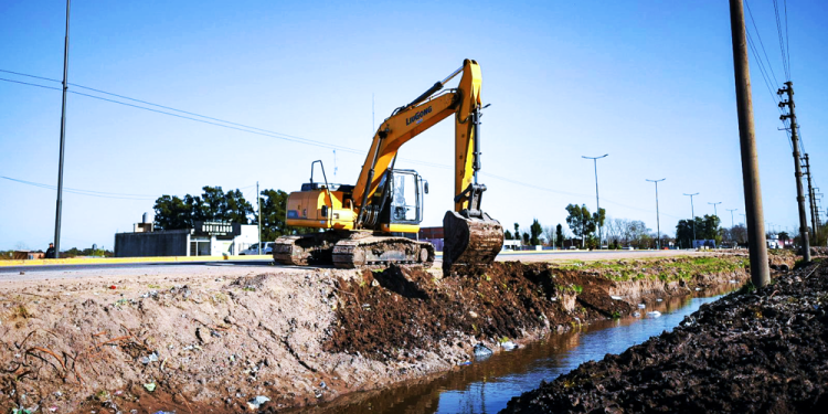 San Vicente | Refuerzan trabajos en la vía pública: nuevo asfalto, iluminación y saneamiento