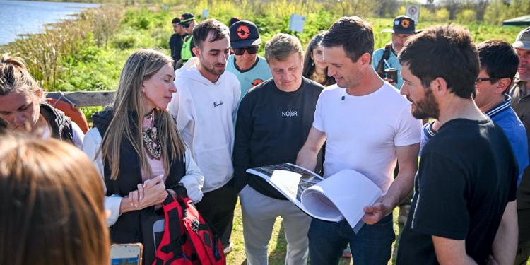 San Vicente | Mantegazza encabezó un operativo de limpieza de la Laguna del Ojo