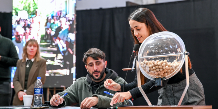 San Vicente | Realizaron el sorteo público de 200 viviendas en el barrio parque “Altos del Miriní”