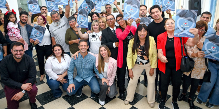 San Vicente | Mantegazza encabezó la firma de decretos de regularización dominial