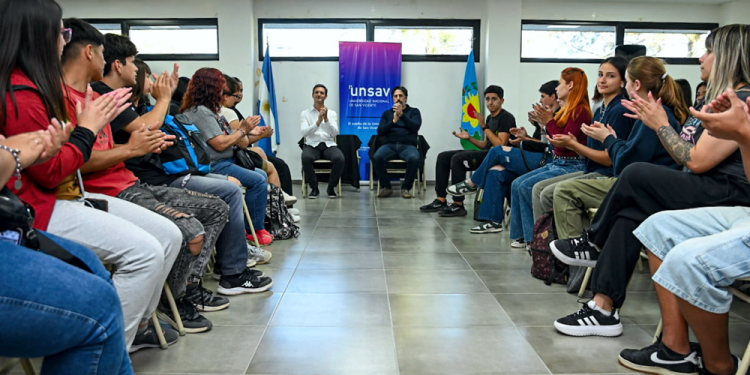 Educación | Mantegazza y Trotta participaron de una jornada de reflexión con jóvenes