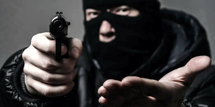 Presidente Perón | Asaltan a una pareja de ancianos y le roban 4 millones y medio de pesos