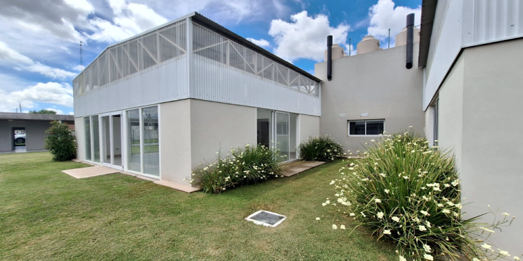 Presidente Perón | Continúa a paso firme la construcción de las viviendas para adultos mayores