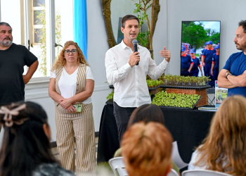 San Vicente | Entregaron plantines y árboles del programa Huerta Urbana Bonaerense