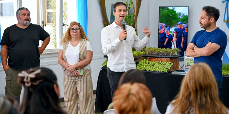 San Vicente | Entregaron plantines y árboles del programa Huerta Urbana Bonaerense