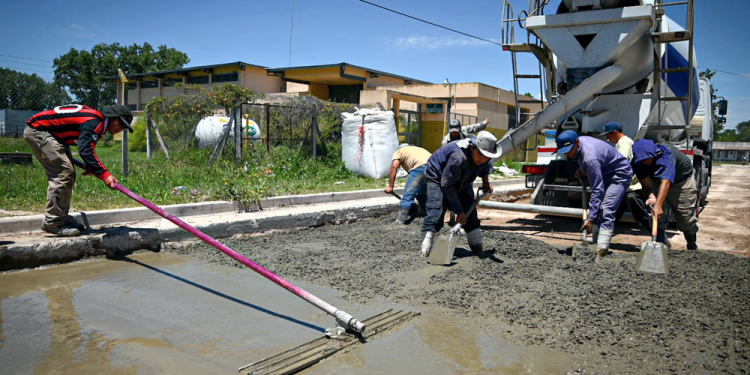 Sin estruendos | Tenemos que tener un compromiso con la empatía y la legalidad