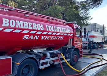 Luis Guillón | Bomberos de San Vicente colaboraron en el combate de un feroz incendio en una fábrica