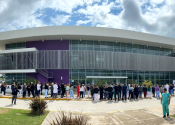 Salud | Abrazo simbólico al Hospital Cuenca: la comunidad se planta ante el avance privatista de Milei