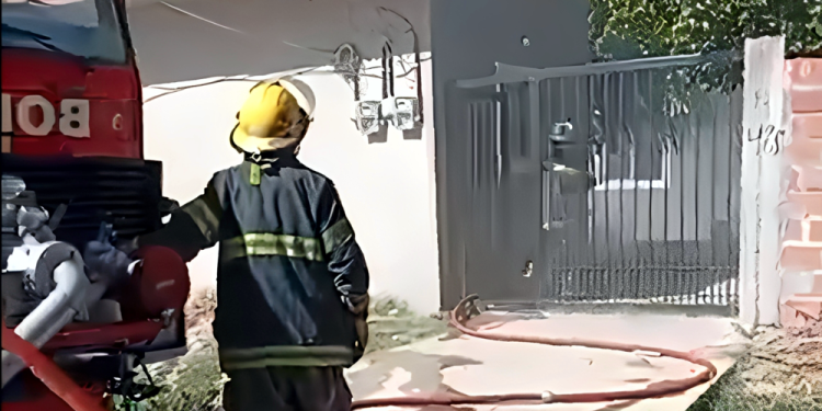 Guernica | Voraz incendio consumió una vivienda en el barrio de Villa Numancia Sur