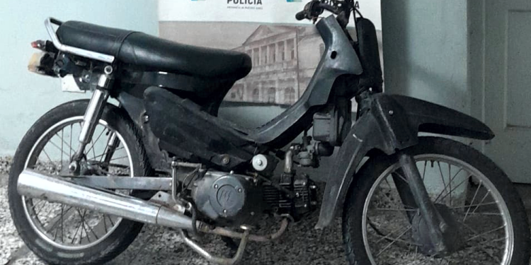 Policiales | Operativo preventivo en San Vicente: interceptan a un menor con una moto robada