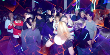 Domselaar | Vuelve la magia: San Valentín se viste de Retro Disco en una noche inolvidable en El Vergel