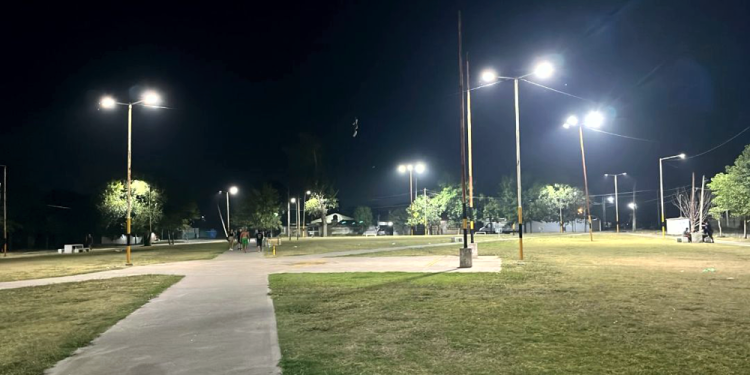 Presidente Perón | La gestión municipal acelera obras de iluminación LED y mejoras en calles