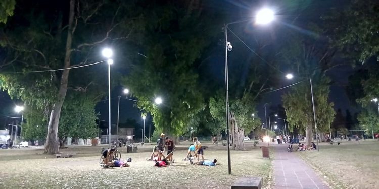 Guernica | Nueva iluminación LED para la Plaza Díaz Vélez: un paso adelante en seguridad y eficiencia