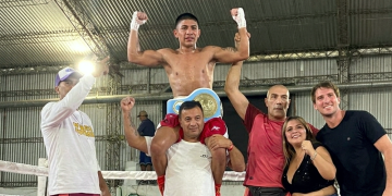Nahuel «El Ablandador» Espíndola se corona en casa: Nuevo campeón argentino de peso ligero