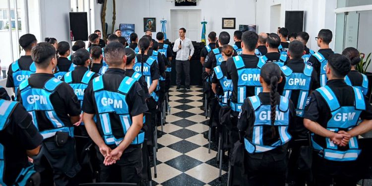 Seguridad | Mantegazza entregó nuevos chalecos antibalas para fortalecer a la Policía Municipal