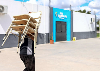 San Vicente | Educación en marcha: el Municipio renueva mobiliario y construye nuevos espacios deportivos