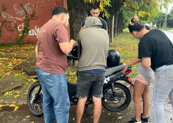 San Vicente | Golpe al narcodelivery: una pareja fue detenida con droga y una moto adulterada