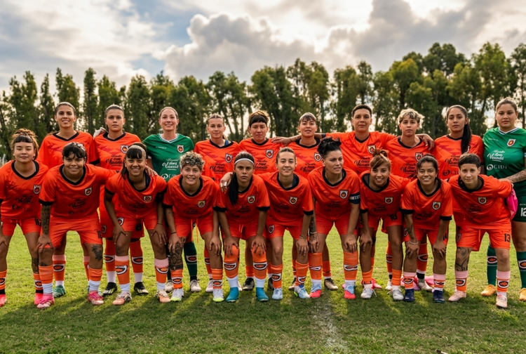 Fútbol | Estrella del Sur brilló en Pontevedra: debut triunfal en la Primera B femenina