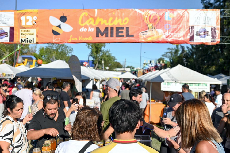 Fiestas populares | Multitudinaria convocatoria en la 12° Fiesta Regional de la Miel en San Vicente