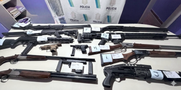 Policiales | Un operativo por violencia de género en Guernica descubrió un peligroso arsenal de guerra clandestino