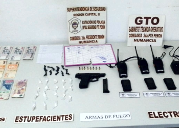 Guernica | Un detenido en un búnker con armas, drogas y handies en el barrio La Toma.