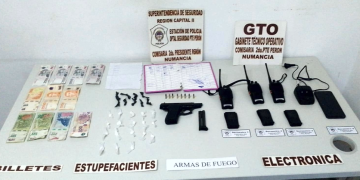Guernica | Un detenido en un búnker con armas, drogas y handies en el barrio La Toma.