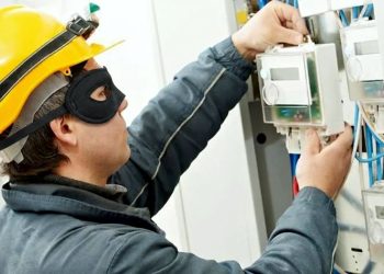 Alerta por estafas: Detienen a un falso técnico de Edesur que operaba con medidores robados